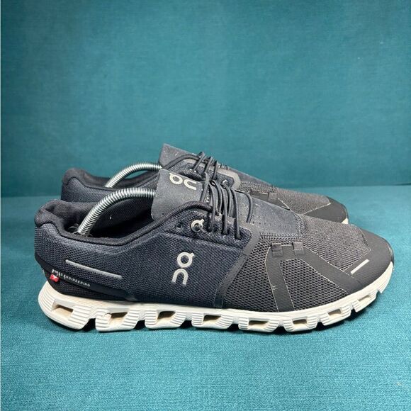 Size 11.5 - Men’s On Cloud Black shoes - Picture 3 of 9